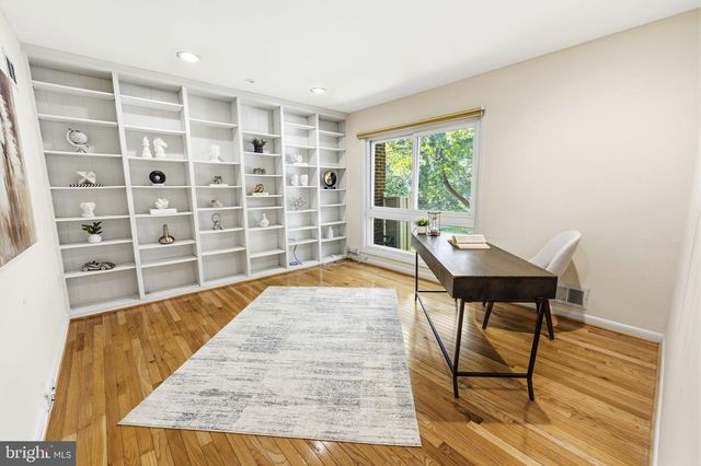 8566 BRICKYARD RD, Potomac, MD 20854