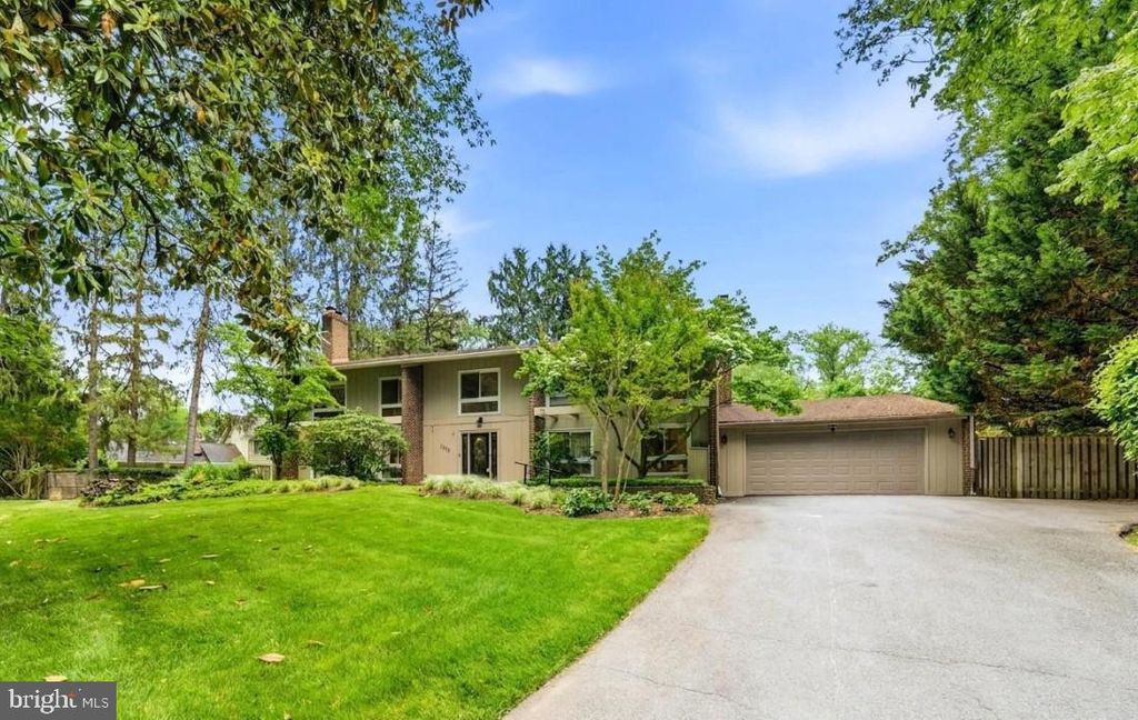 8566 BRICKYARD RD, Potomac, MD 20854