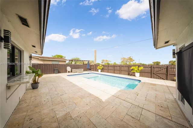 9349 NW 24th Pl, Pembroke Pines, FL 33024