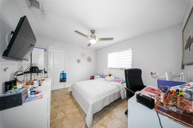 9349 NW 24th Pl, Pembroke Pines, FL 33024