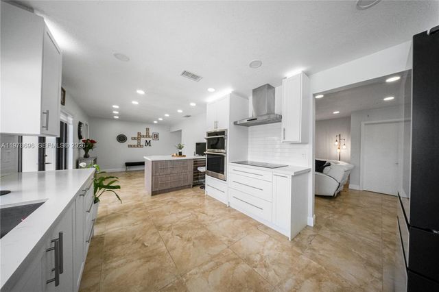 9349 NW 24th Pl, Pembroke Pines, FL 33024