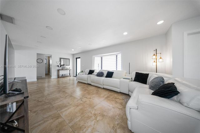 9349 NW 24th Pl, Pembroke Pines, FL 33024