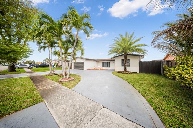 9349 NW 24th Pl, Pembroke Pines, FL 33024