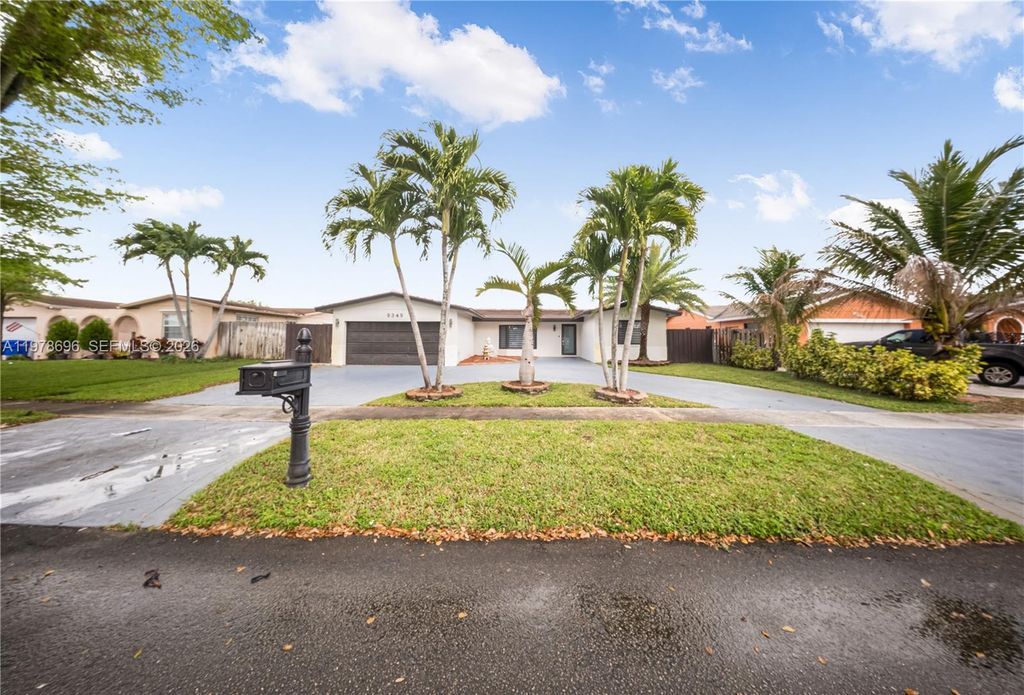 9349 NW 24th Pl, Pembroke Pines, FL 33024