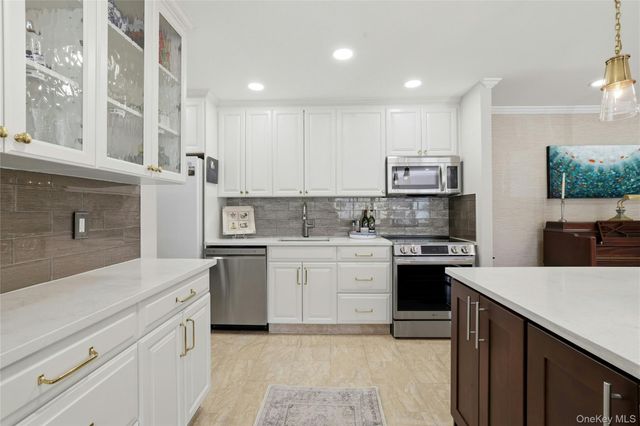 10 Oldfield 367, Roslyn, NY 11576