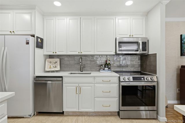10 Oldfield 367, Roslyn, NY 11576