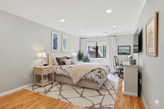 10 Oldfield 367, Roslyn, NY 11576