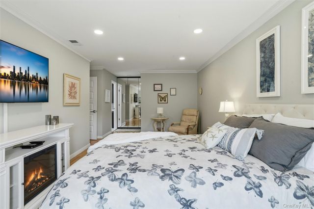10 Oldfield 367, Roslyn, NY 11576
