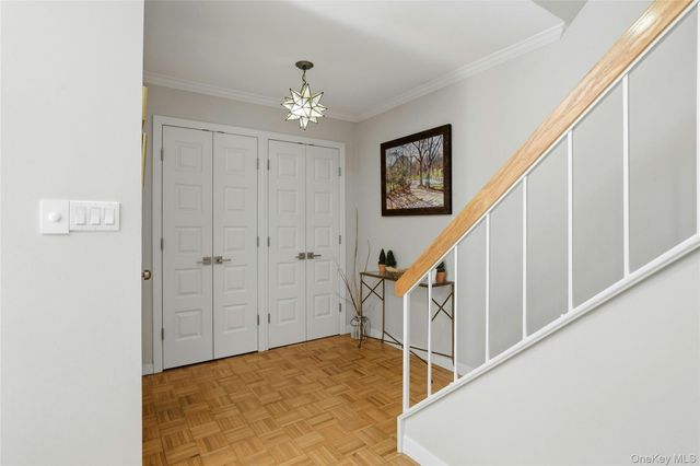 10 Oldfield 367, Roslyn, NY 11576