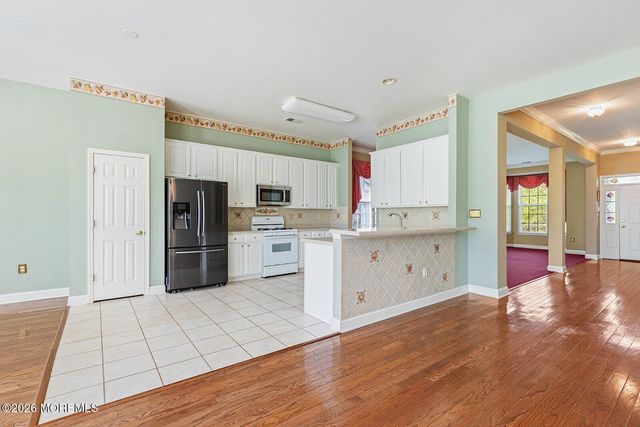 14 Williamsburg Court, Allentown, NJ 08501