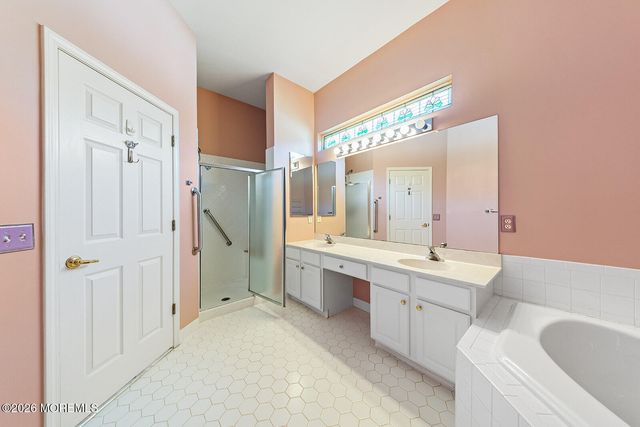 14 Williamsburg Court, Allentown, NJ 08501