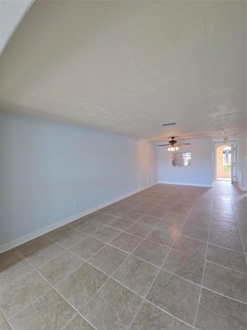 4127 HAMPTON DR 4127, New Port Richey, FL 34652