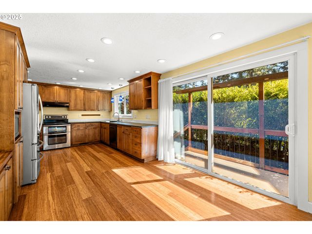 1205 Ne 113TH Ave, Portland, OR 97220