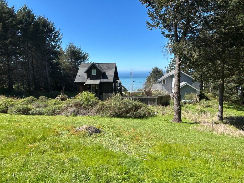 597 Ridge Road, Shelter Cove, CA 95589
