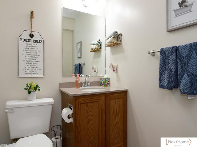 7201 Canyon Road, Lincoln, NE 68516