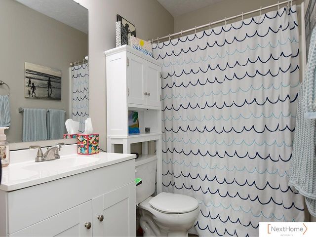 7201 Canyon Road, Lincoln, NE 68516