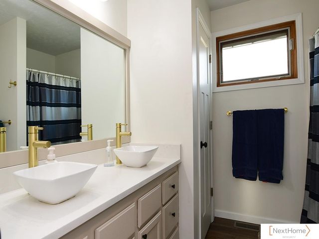 7201 Canyon Road, Lincoln, NE 68516