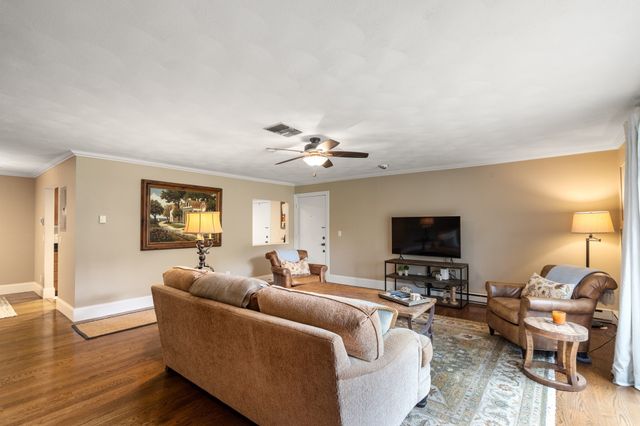 2 Rainbow Pond Dr 7, Walpole, MA 02081