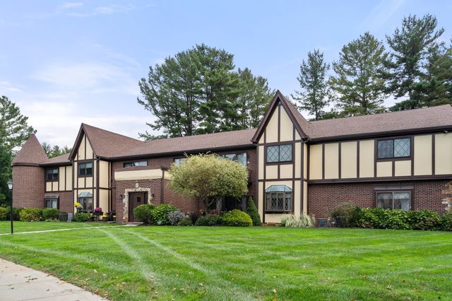 2 Rainbow Pond Dr 7, Walpole, MA 02081