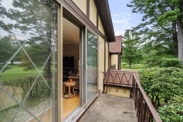 2 Rainbow Pond Dr 7, Walpole, MA 02081