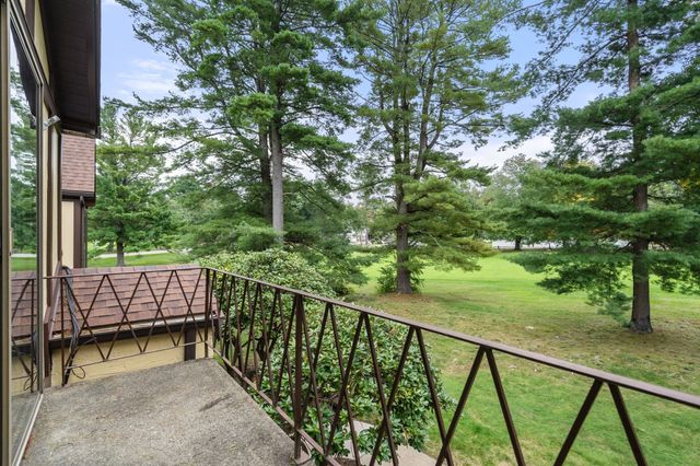 2 Rainbow Pond Dr 7, Walpole, MA 02081