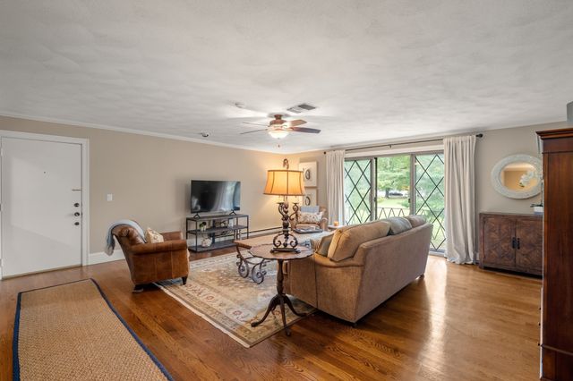 2 Rainbow Pond Dr 7, Walpole, MA 02081