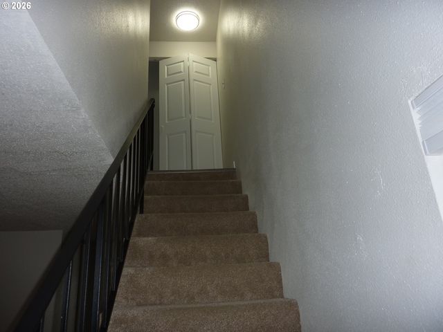 885 Ne SUNSET St 19, Roseburg, OR 97470