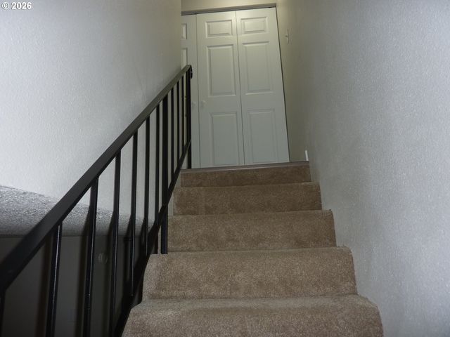 885 Ne SUNSET St 19, Roseburg, OR 97470