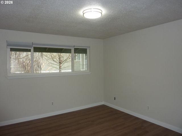 885 Ne SUNSET St 19, Roseburg, OR 97470