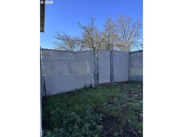 885 Ne SUNSET St 19, Roseburg, OR 97470