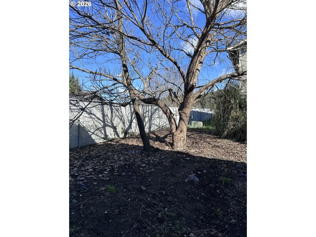 885 Ne SUNSET St 19, Roseburg, OR 97470