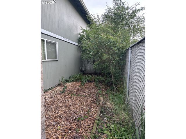 885 Ne SUNSET St 19, Roseburg, OR 97470