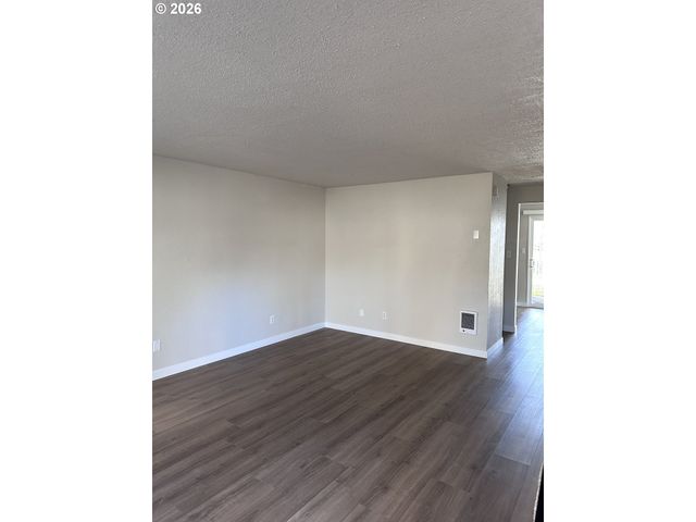 885 Ne SUNSET St 19, Roseburg, OR 97470