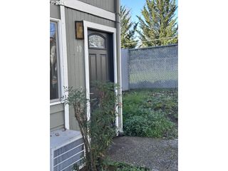 885 Ne SUNSET St 19, Roseburg, OR 97470