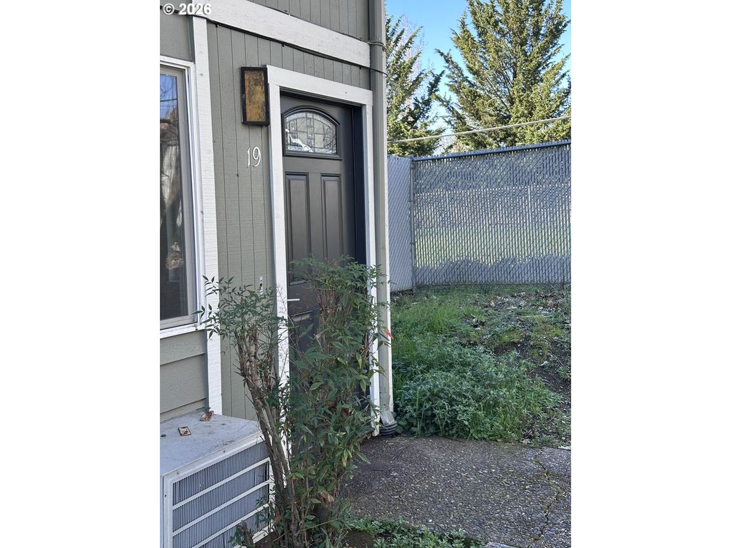 885 Ne SUNSET St 19, Roseburg, OR 97470