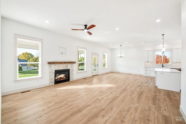 438 E Elaine Ct, Nampa, ID 83686