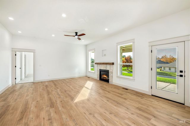 438 E Elaine Ct, Nampa, ID 83686