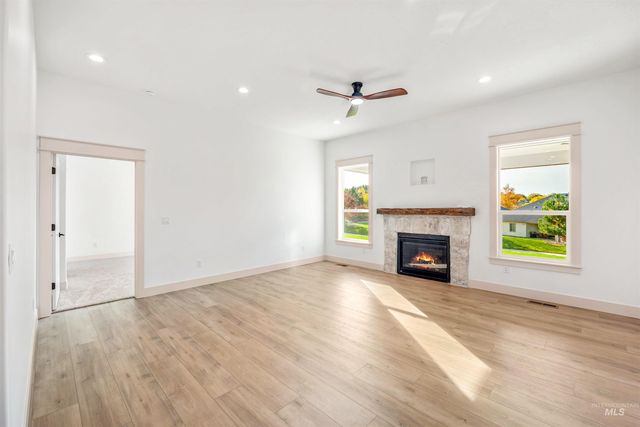 438 E Elaine Ct, Nampa, ID 83686