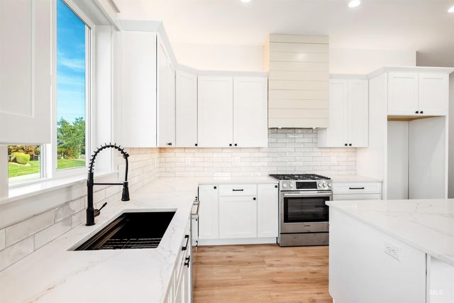 438 E Elaine Ct, Nampa, ID 83686