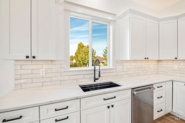 438 E Elaine Ct, Nampa, ID 83686