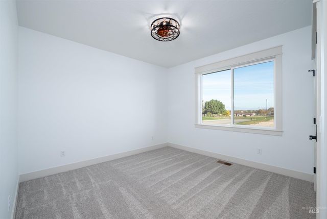 438 E Elaine Ct, Nampa, ID 83686