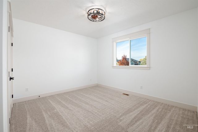 438 E Elaine Ct, Nampa, ID 83686