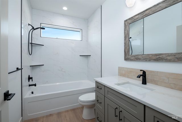 438 E Elaine Ct, Nampa, ID 83686