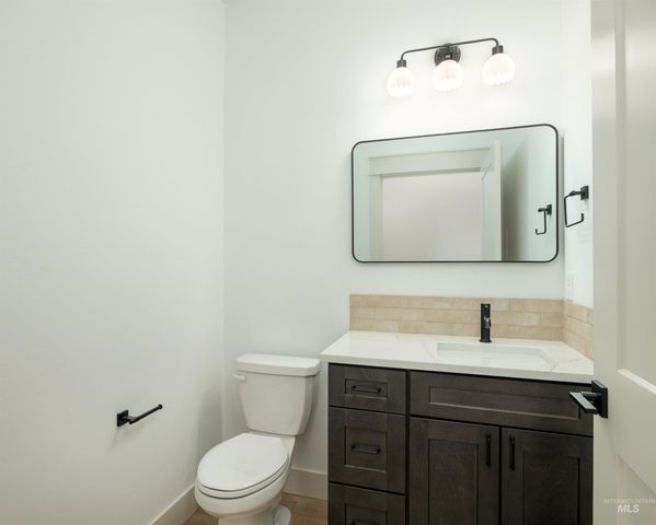 438 E Elaine Ct, Nampa, ID 83686