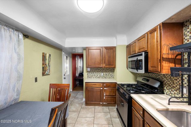 2842 Oak Grove Place, Toledo, OH 43613