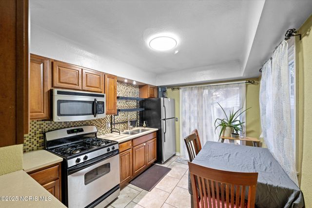 2842 Oak Grove Place, Toledo, OH 43613