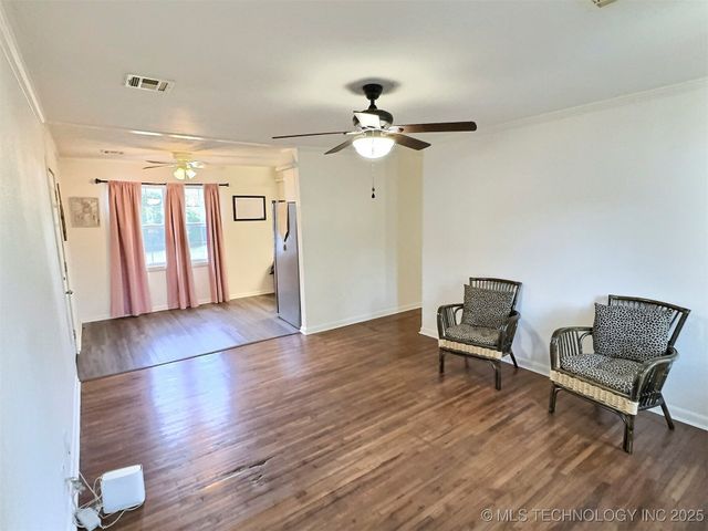 305 E Elm Street, Skiatook, OK 74070