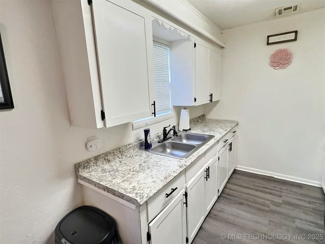 305 E Elm Street, Skiatook, OK 74070