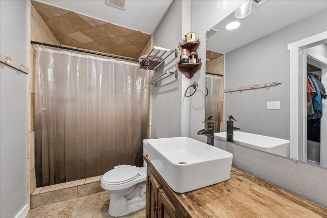 15811 Wandering Trail, Friendswood, TX 77546