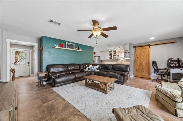 15811 Wandering Trail, Friendswood, TX 77546